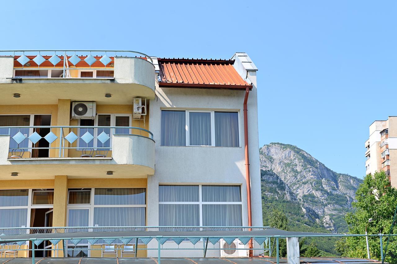 Family Art-Hotel Zora Vratsa Esterno foto